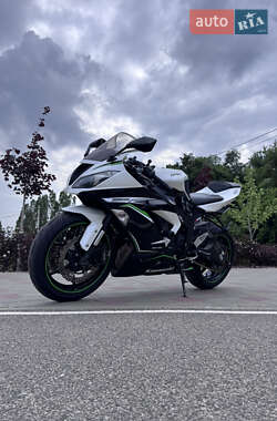 Спортбайк Kawasaki ZX 6R 2013 в 