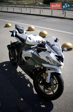 Спортбайк Kawasaki ZX 6R 2021 в Киеве