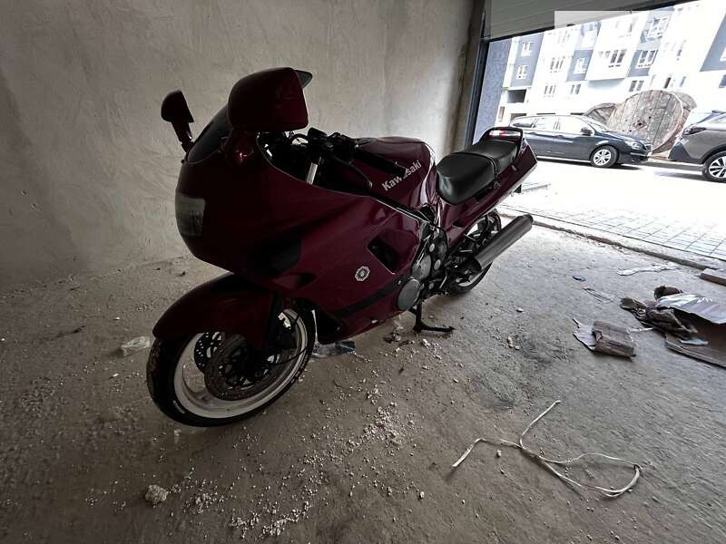 Спортбайк Kawasaki ZZR 400 1992 в Нерубайське