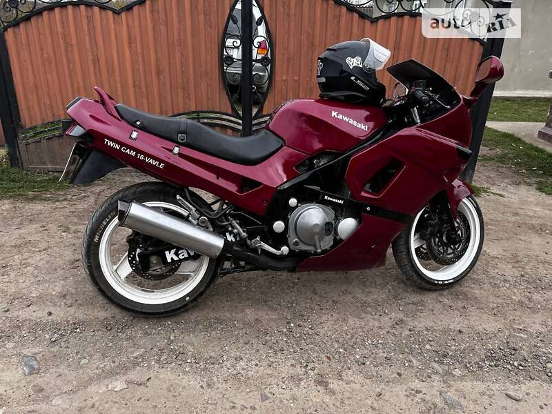 Спортбайк Kawasaki ZZR 400 1992 в Нерубайське