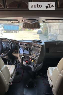 Тягач Kenworth T2000 2002 в 