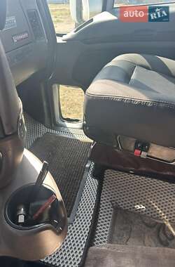 Тягач Kenworth T2000 2003 в 