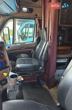 Тягач Kenworth T2000 2002 в 