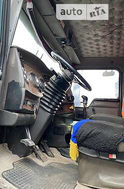 Самосвал Kenworth T800 2002 в 