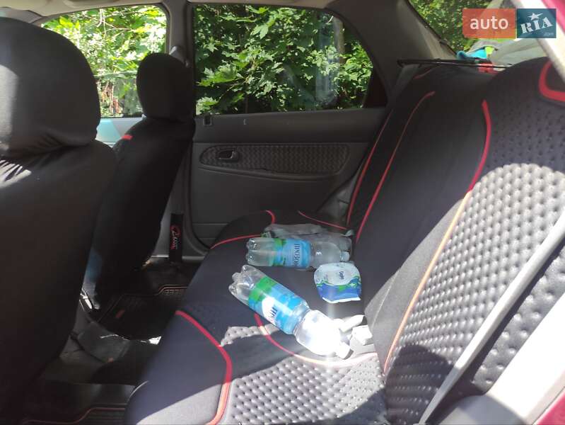 Седан Kia Avella 1997 в Краматорске