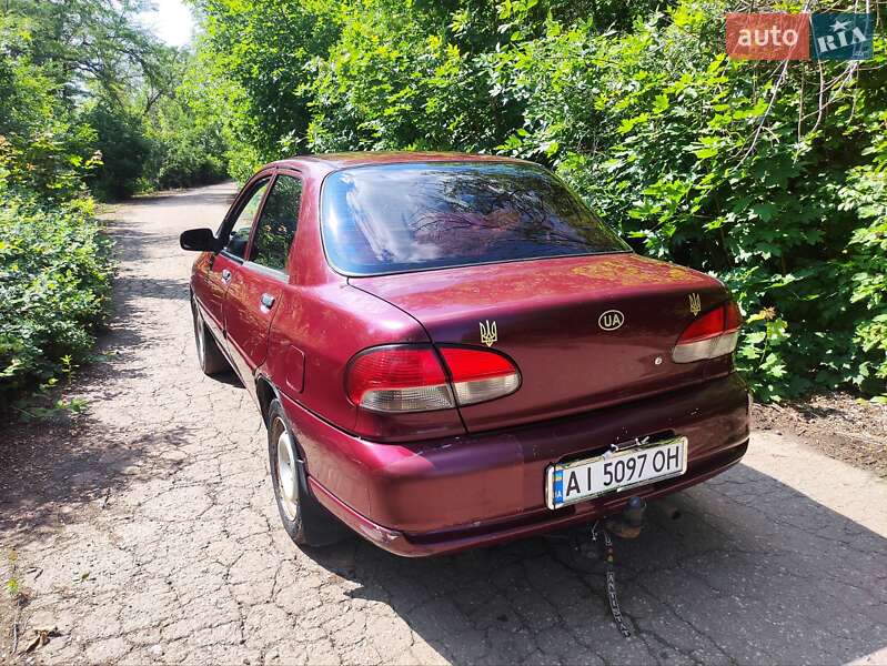 Седан Kia Avella 1997 в Краматорске
