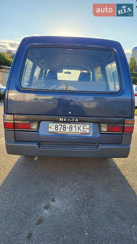 Мінівен Kia Besta 1998 в Києві