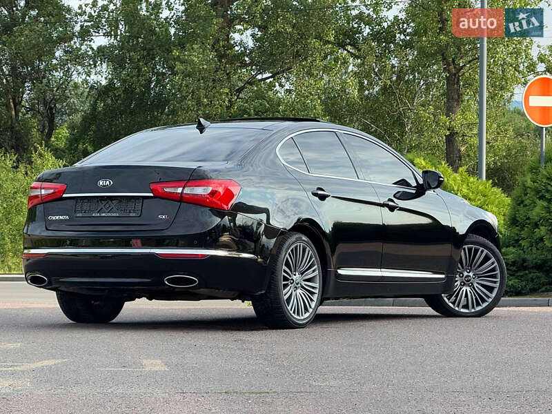 Седан Kia Cadenza 2013 в Дрогобыче