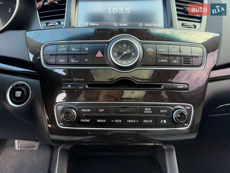 Седан Kia Cadenza 2013 в Дрогобыче