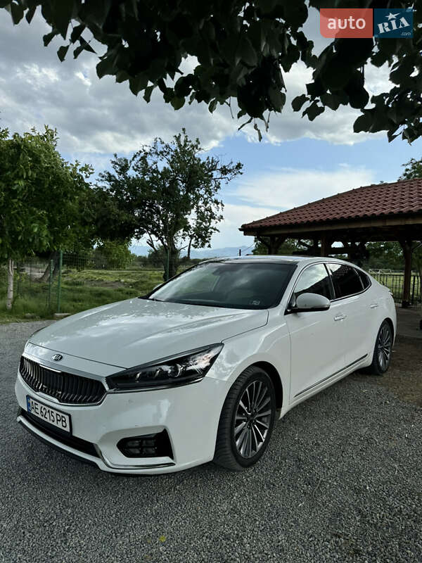 Седан Kia Cadenza 2017 в Днепре