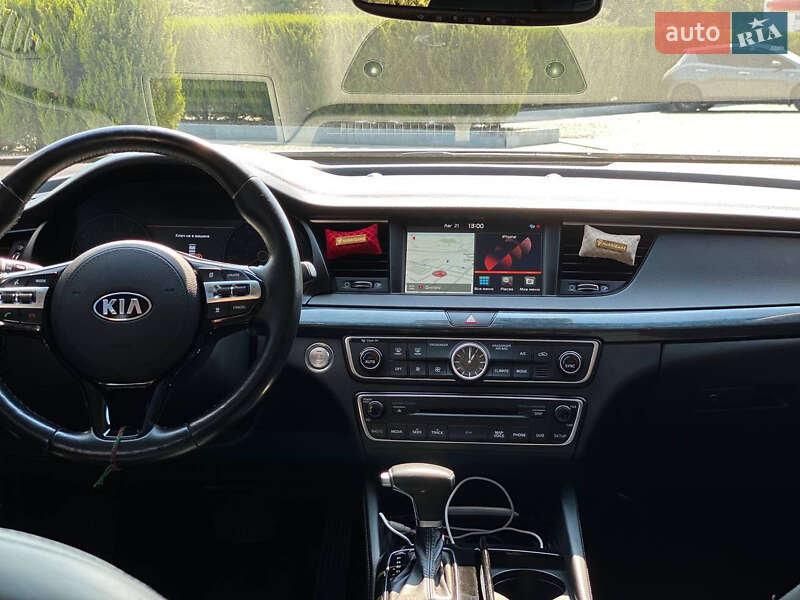 Седан Kia Cadenza 2017 в Днепре