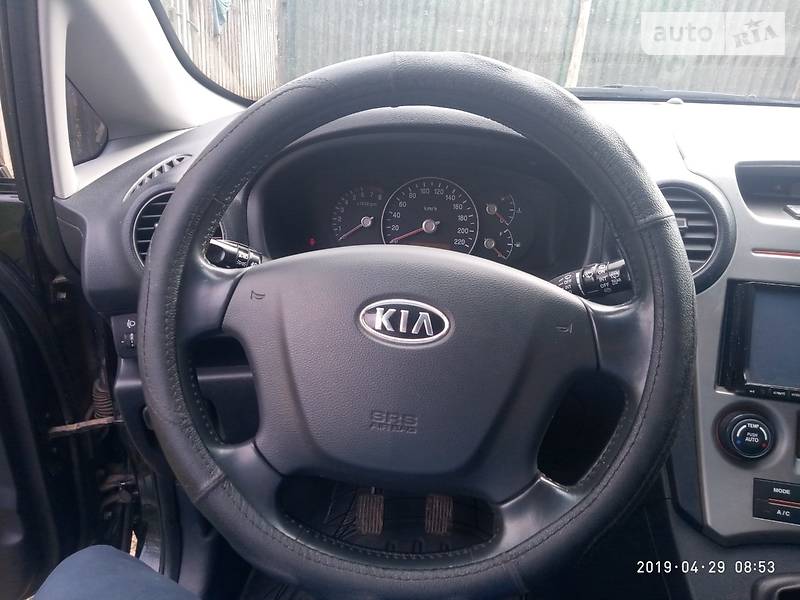 Позашляховик / Кросовер Kia Carens 2008 в Києві