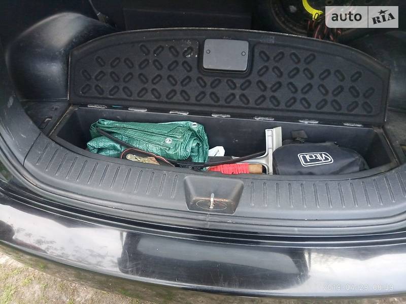 Позашляховик / Кросовер Kia Carens 2008 в Києві