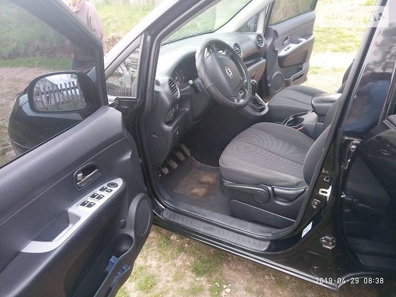 Позашляховик / Кросовер Kia Carens 2008 в Києві