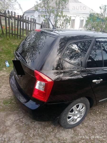 Позашляховик / Кросовер Kia Carens 2008 в Києві