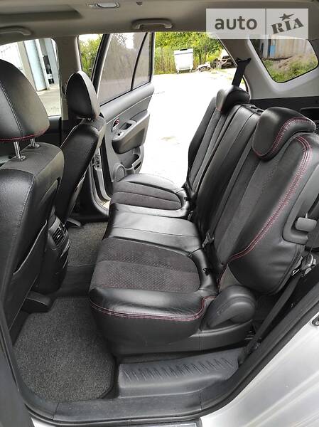 Минивэн Kia Carens 2007 в Черновцах