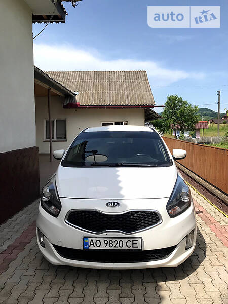 Универсал Kia Carens 2014 в Тячеве