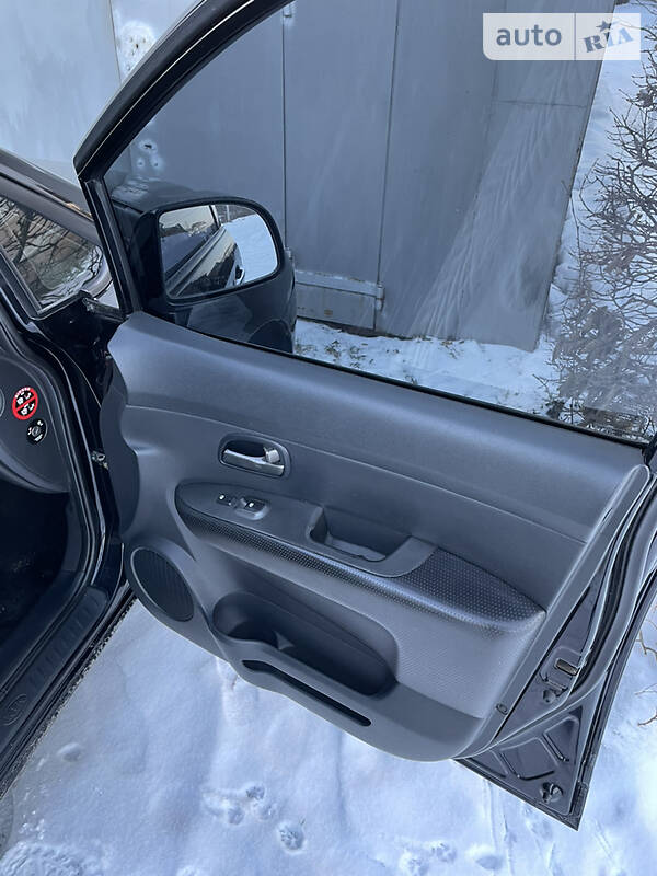 Мінівен Kia Carens 2007 в Дрогобичі