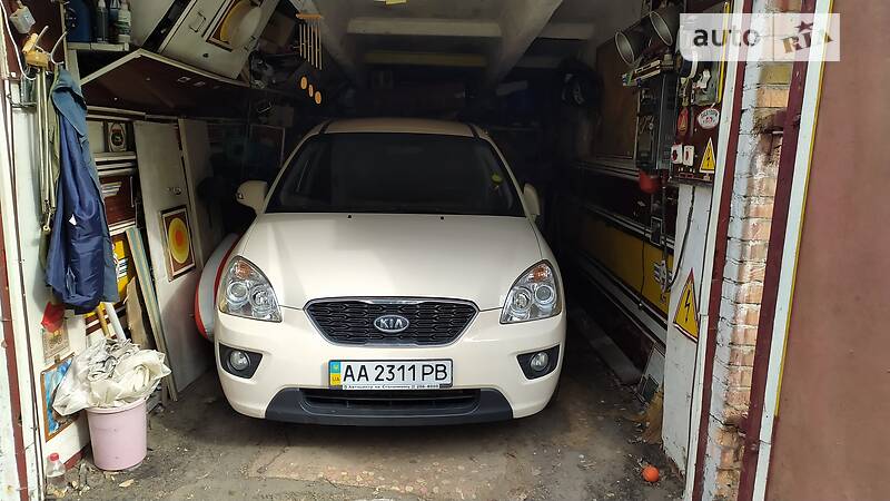 Минивэн Kia Carens 2011 в Киеве