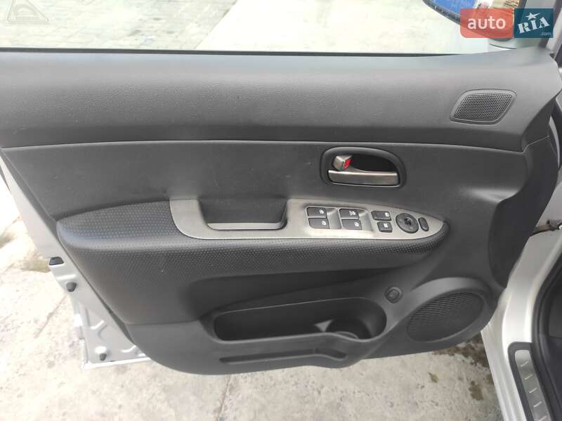 Минивэн Kia Carens 2007 в Красилове