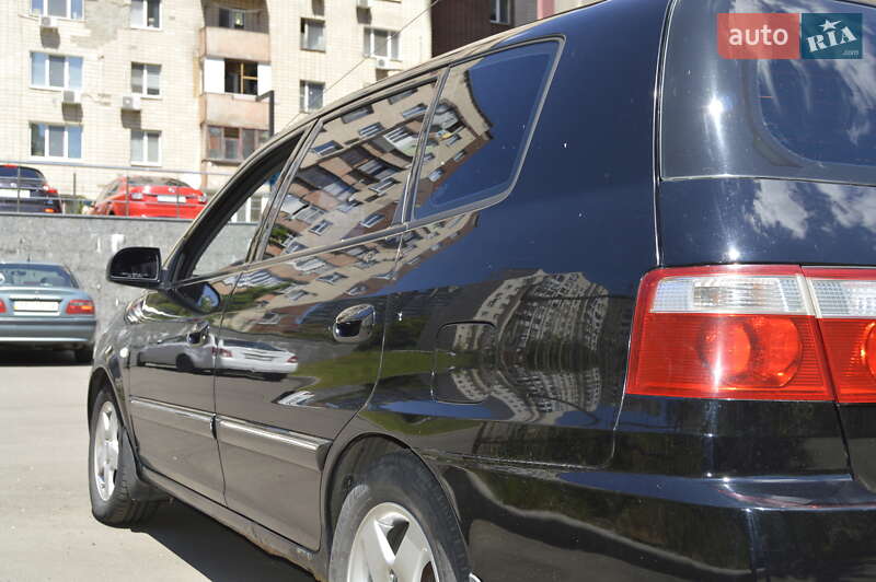 Мінівен Kia Carens 2005 в Києві
