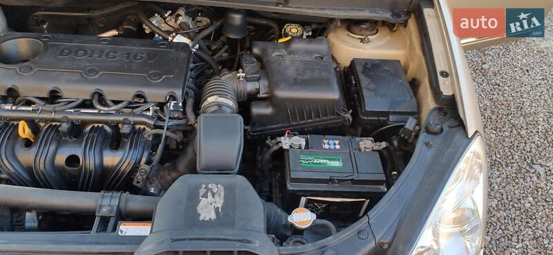 Минивэн Kia Carens 2008 в Броварах