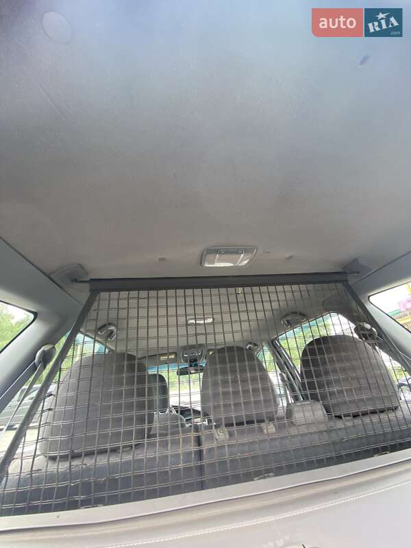Минивэн Kia Carens 2003 в Новояворовске фото 12 Минивэн Kia Carens 2003 в Новояворовске