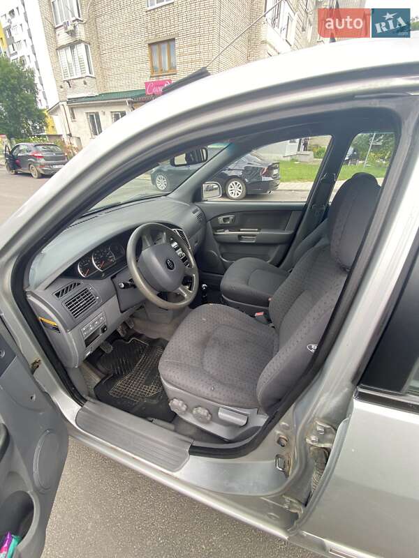 Минивэн Kia Carens 2003 в Новояворовске фото 22 Минивэн Kia Carens 2003 в Новояворовске