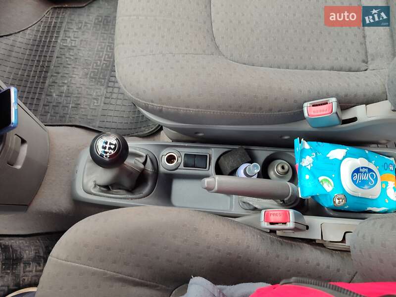 Мінівен Kia Carens 2002 в Чорноморську