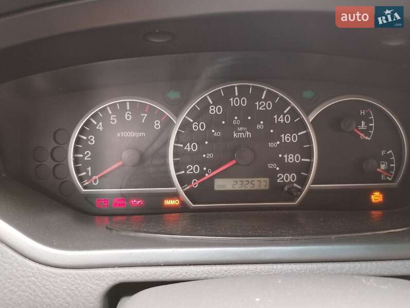 Минивэн Kia Carens 2004 в Новой Ушице