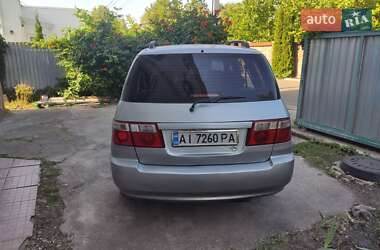 Минивэн Kia Carens 2002 в Обухове