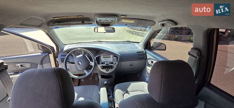 Мінівен Kia Carens 2004 в Києві