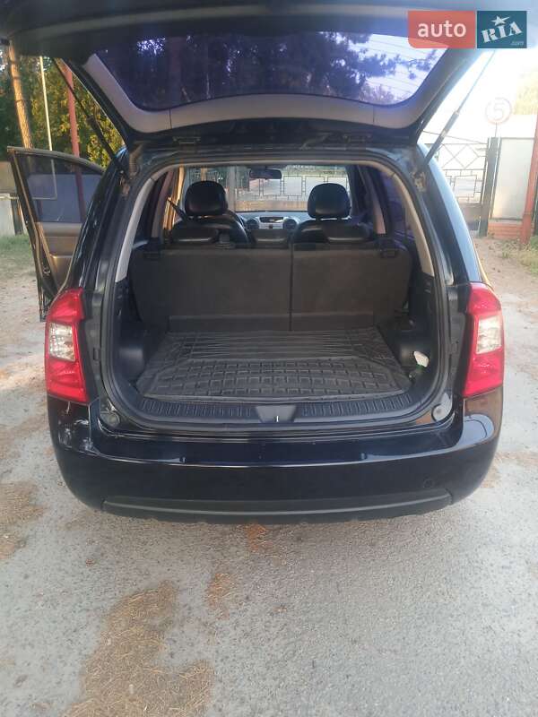 Минивэн Kia Carens 2008 в Ромнах