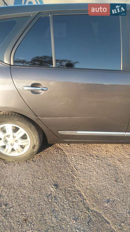 Минивэн Kia Carens 2008 в Полтаве фото 18 Минивэн Kia Carens 2008 в Полтаве