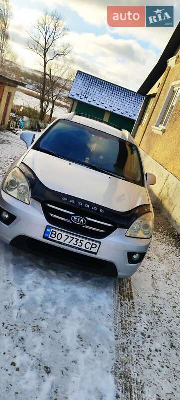 Минивэн Kia Carens 2006 в Почаеве