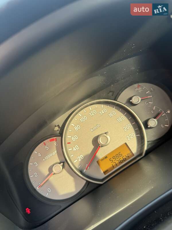 Минивэн Kia Carens 2006 в Луцке фото 8 Минивэн Kia Carens 2006 в Луцке