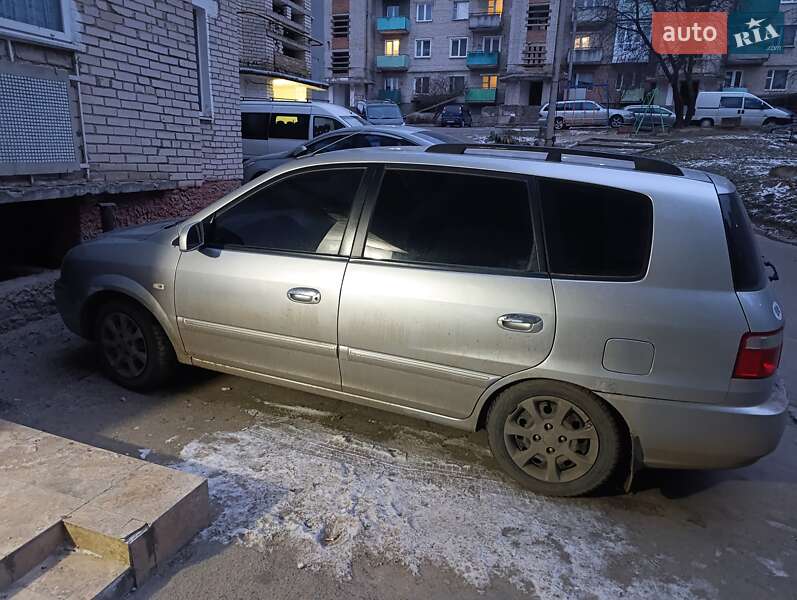 Минивэн Kia Carens 2004 в Нововолынске