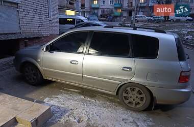 Мінівен Kia Carens 2004 в Нововолинську