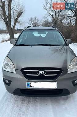 Минивэн Kia Carens 2008 в Новгородке