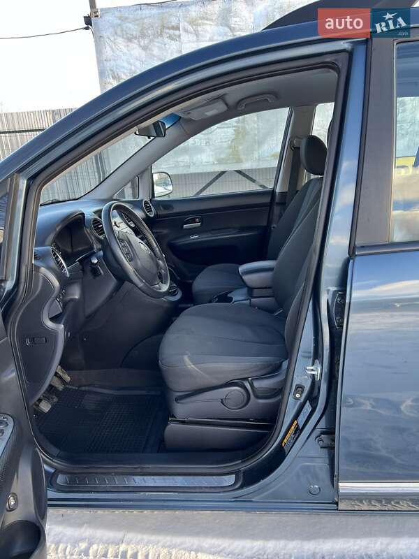 Мінівен Kia Carens 2009 в Стрию