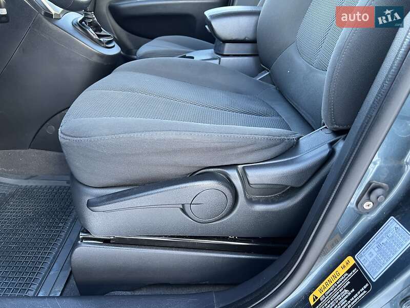 Мінівен Kia Carens 2009 в Стрию