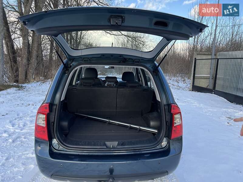 Мінівен Kia Carens 2009 в Стрию