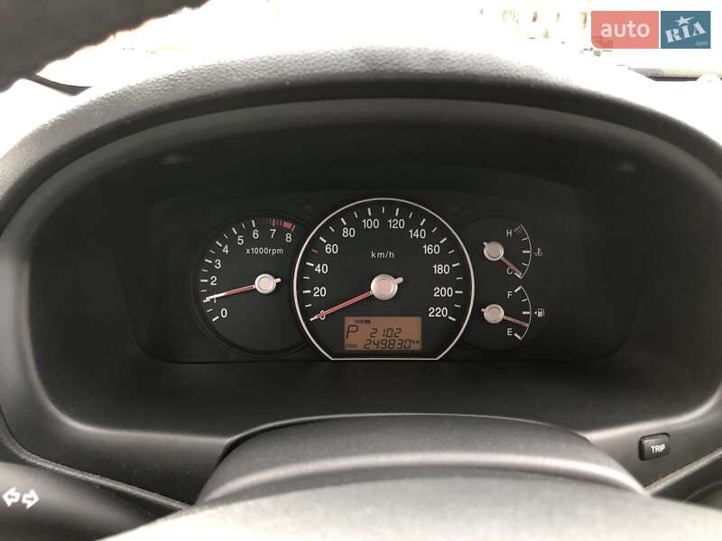 Мінівен Kia Carens 2008 в Львові фото 4 Мінівен Kia Carens 2008 в Львові