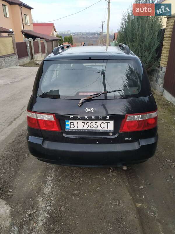 Мінівен Kia Carens 2004 в Полтаві