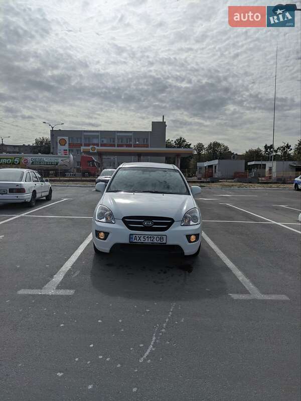 Минивэн Kia Carens 2008 в Полтаве