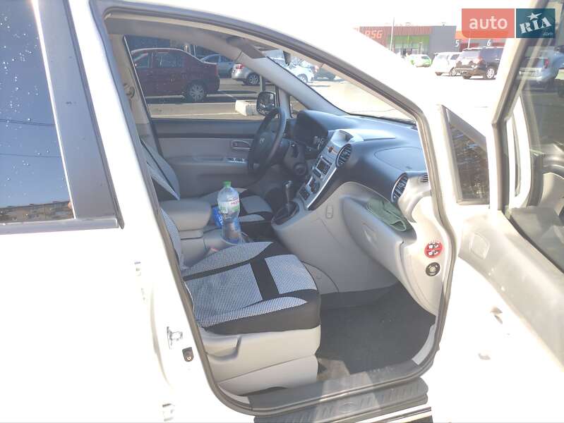 Минивэн Kia Carens 2008 в Полтаве