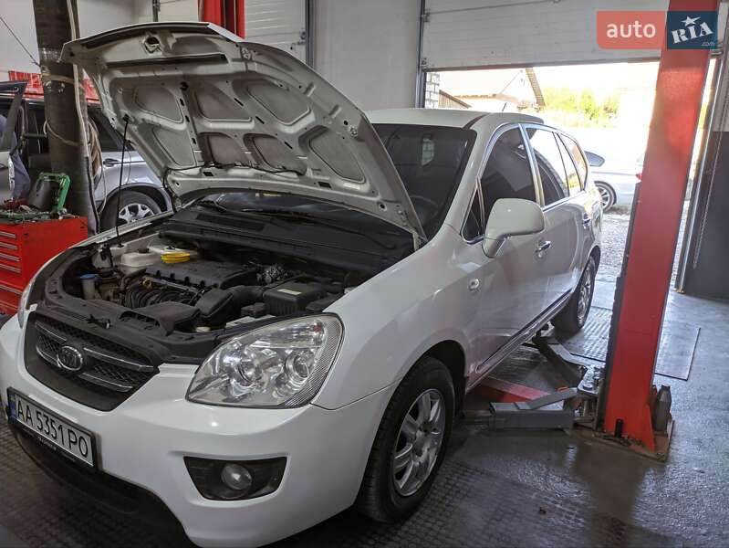 Минивэн Kia Carens 2008 в Полтаве