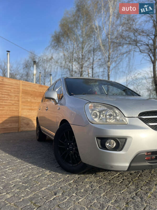 Минивэн Kia Carens 2007 в 
