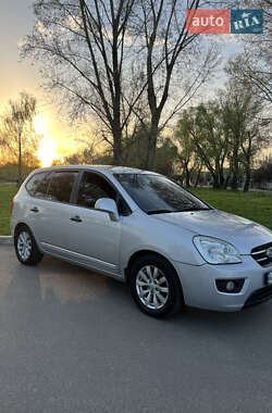 Минивэн Kia Carens 2010 в 