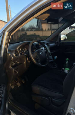 Минивэн Kia Carens 2010 в 
